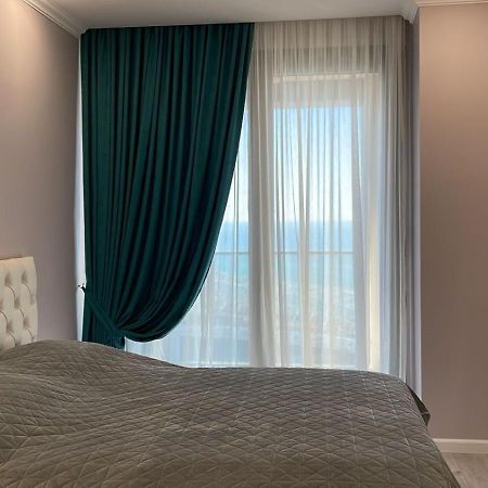 Balmaral Apart Hotel Batoemi Buitenkant foto