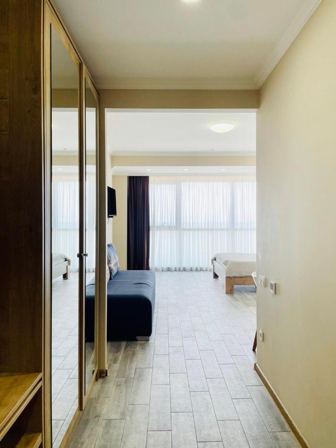 Balmaral Apart Hotel Batoemi Buitenkant foto