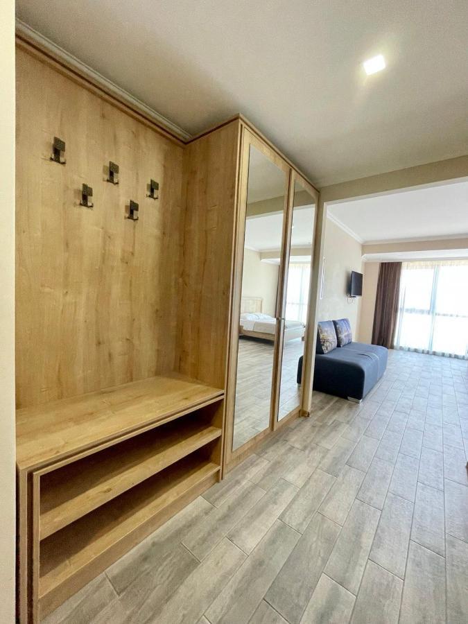 Balmaral Apart Hotel Batoemi Buitenkant foto