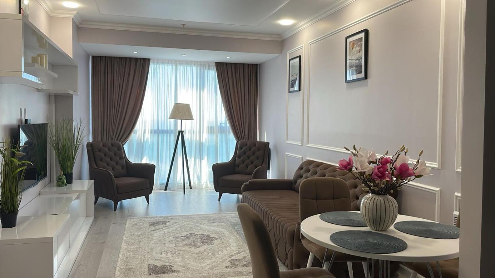 Balmaral Apart Hotel Batoemi Buitenkant foto