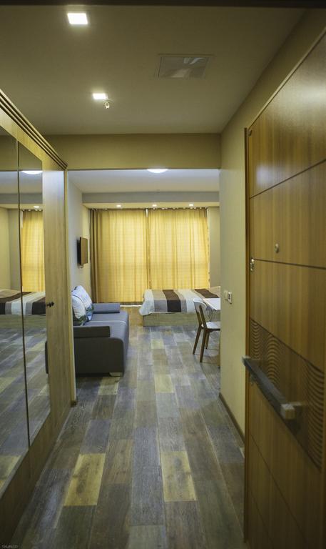 Balmaral Apart Hotel Batoemi Buitenkant foto