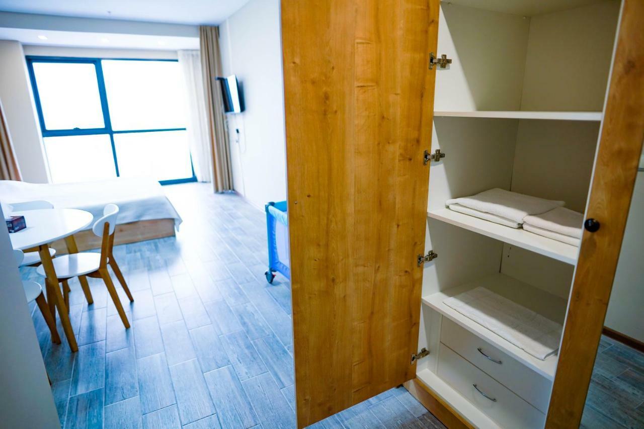 Balmaral Apart Hotel Batoemi Buitenkant foto